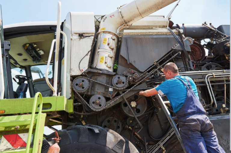 5 Signs You Need to Hire Terminal Tractor Repair Services